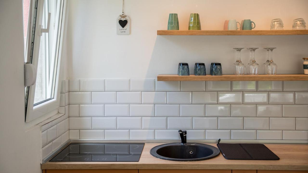Cozy Apartment, 10 Minutes Walking Distance From The Old Town كوتور المظهر الخارجي الصورة