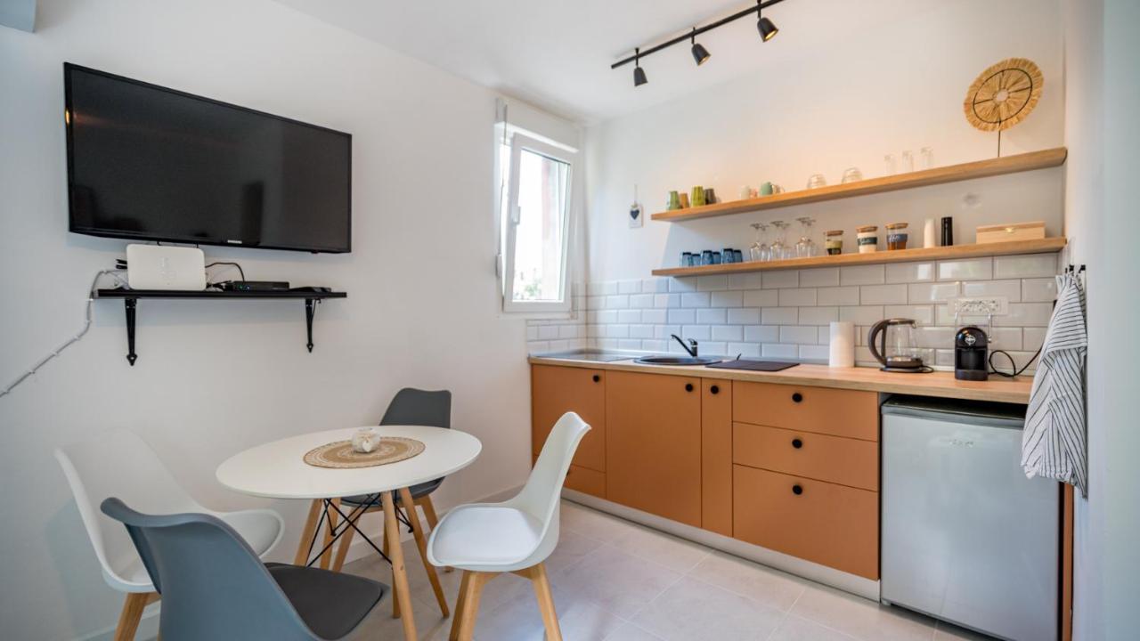 Cozy Apartment, 10 Minutes Walking Distance From The Old Town كوتور المظهر الخارجي الصورة