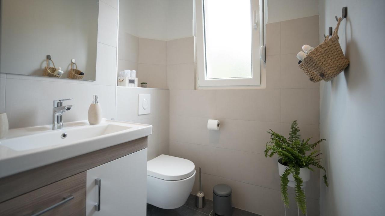 Cozy Apartment, 10 Minutes Walking Distance From The Old Town كوتور المظهر الخارجي الصورة